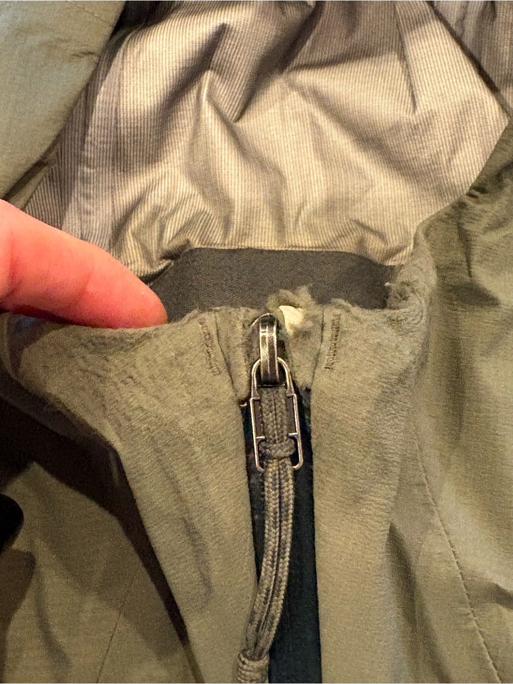 Patagonia Moss Green Hooded Rain Shell - Picture 5 of 6